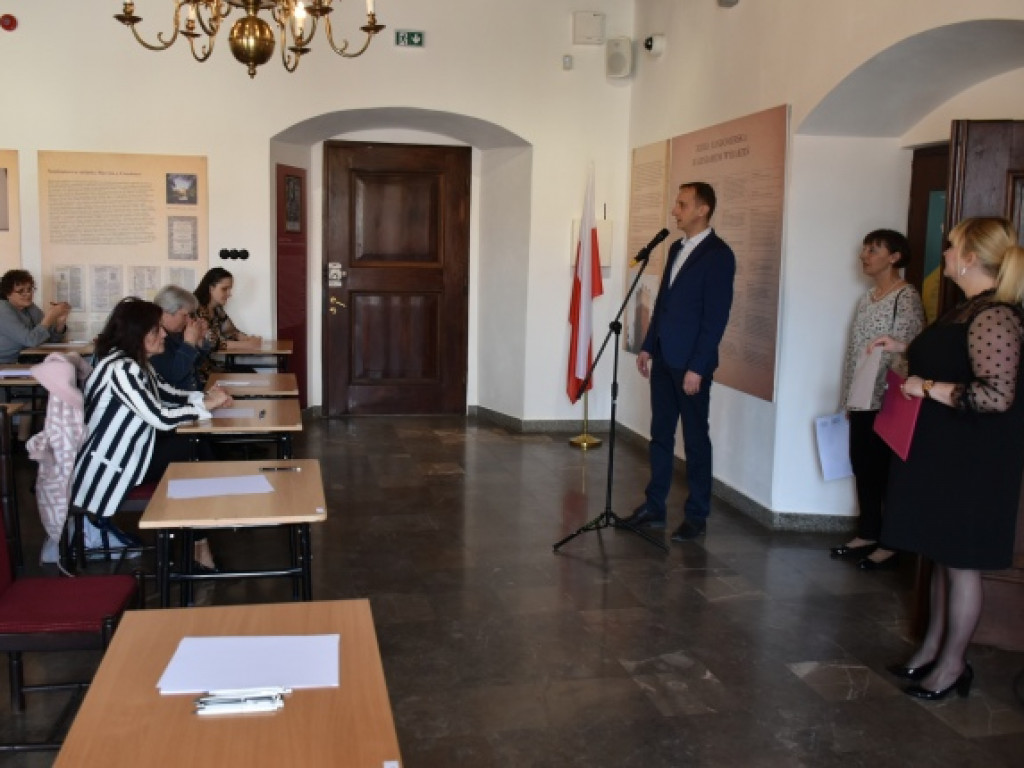 Osoby z różnych stron Polski na II Sandomierskim Dyktandzie 