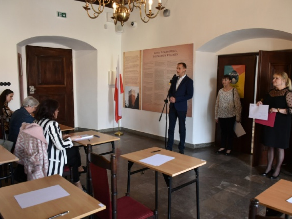 Osoby z różnych stron Polski na II Sandomierskim Dyktandzie 