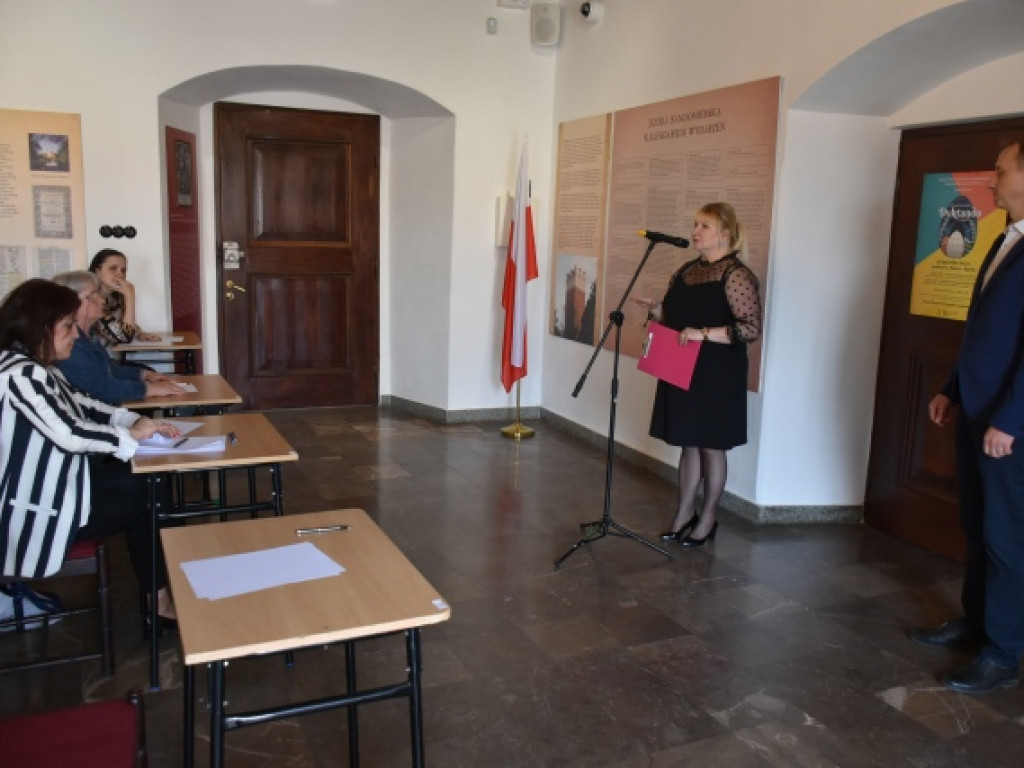 Osoby z różnych stron Polski na II Sandomierskim Dyktandzie 