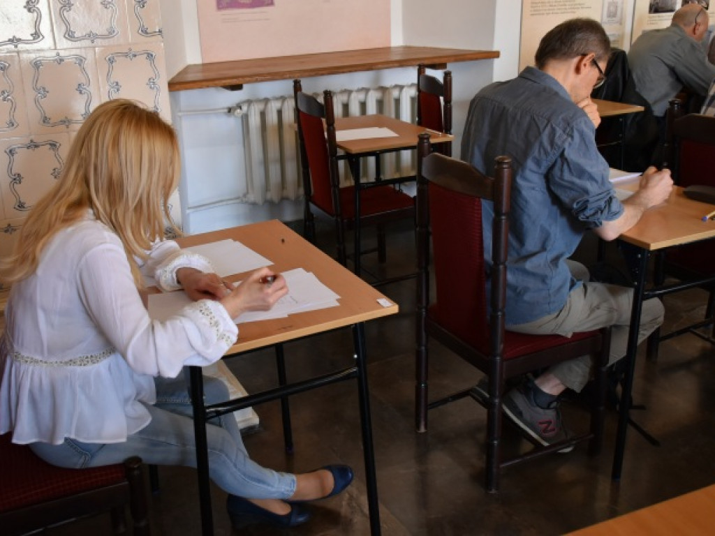 Osoby z różnych stron Polski na II Sandomierskim Dyktandzie 