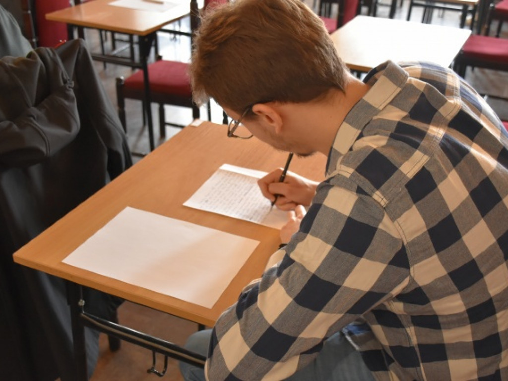 Osoby z różnych stron Polski na II Sandomierskim Dyktandzie 