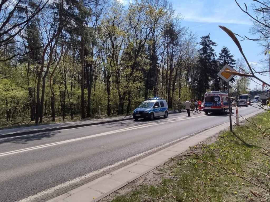 Potrącenie 14-latka w Nowej Dębie. Chłopiec zabrany do szpitala w Rzeszowie [zdjęcia]