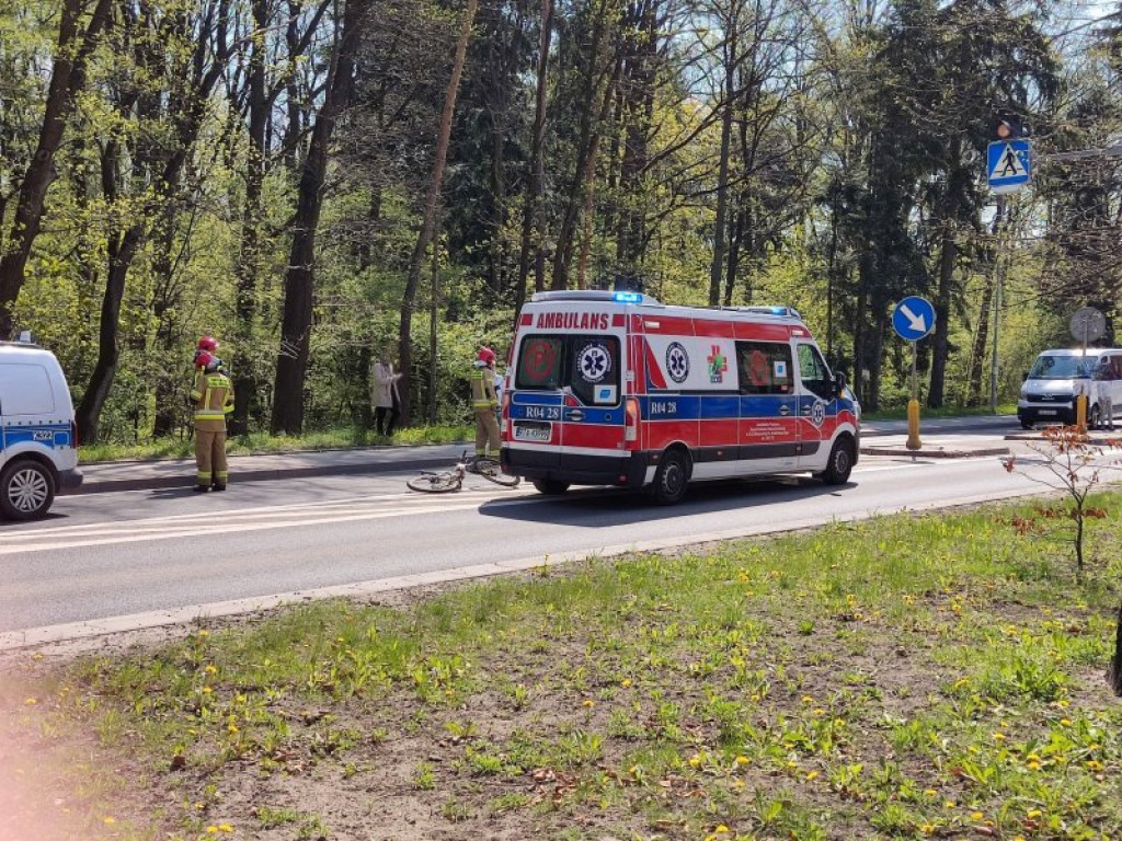 Potrącenie 14-latka w Nowej Dębie. Chłopiec zabrany do szpitala w Rzeszowie [zdjęcia]