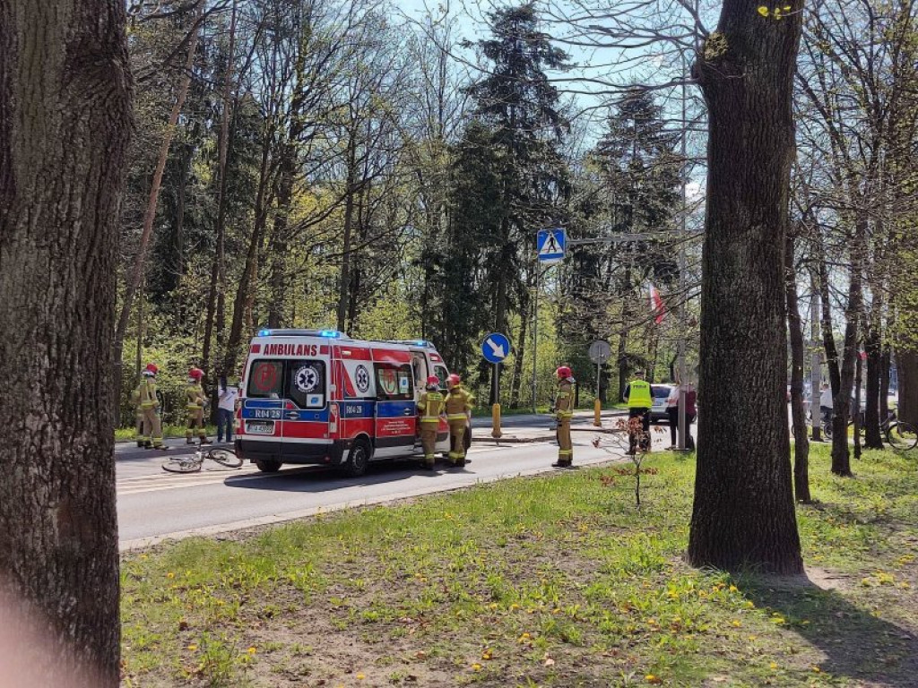 Potrącenie 14-latka w Nowej Dębie. Chłopiec zabrany do szpitala w Rzeszowie [zdjęcia]