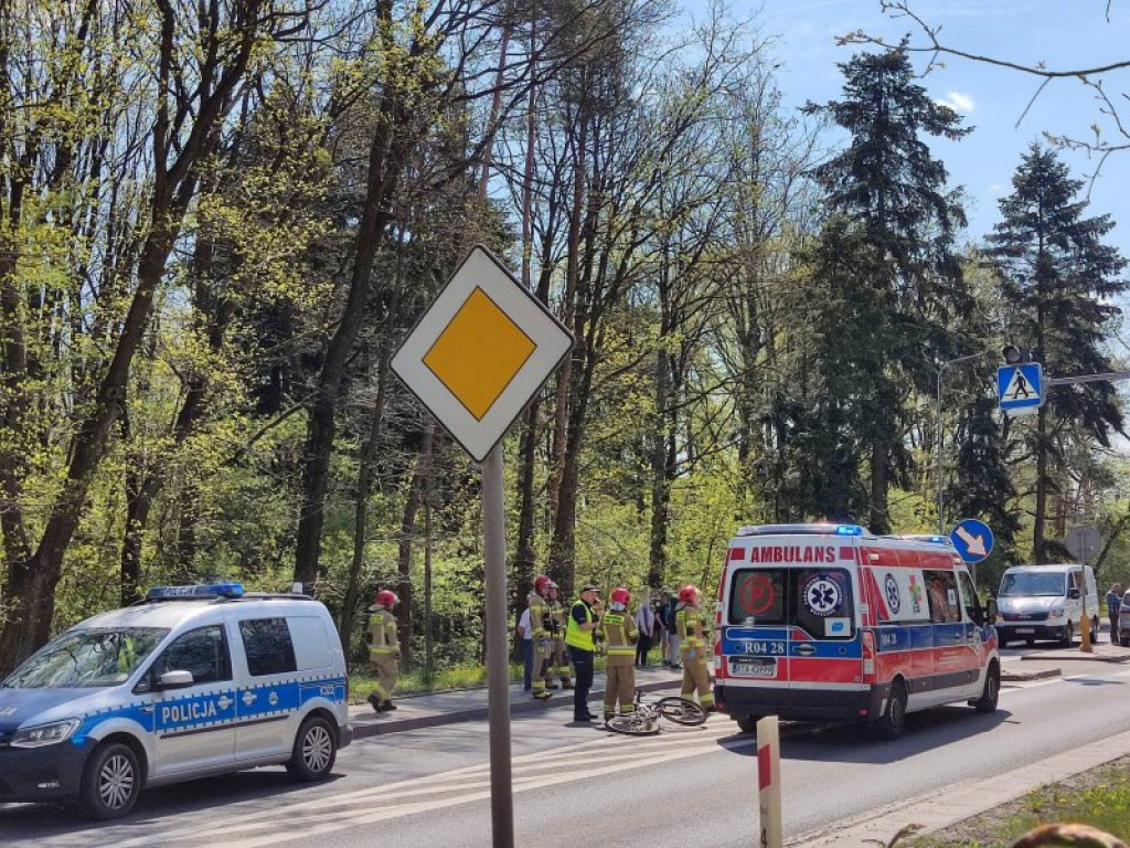Potrącenie 14-latka w Nowej Dębie. Chłopiec zabrany do szpitala w Rzeszowie [zdjęcia]