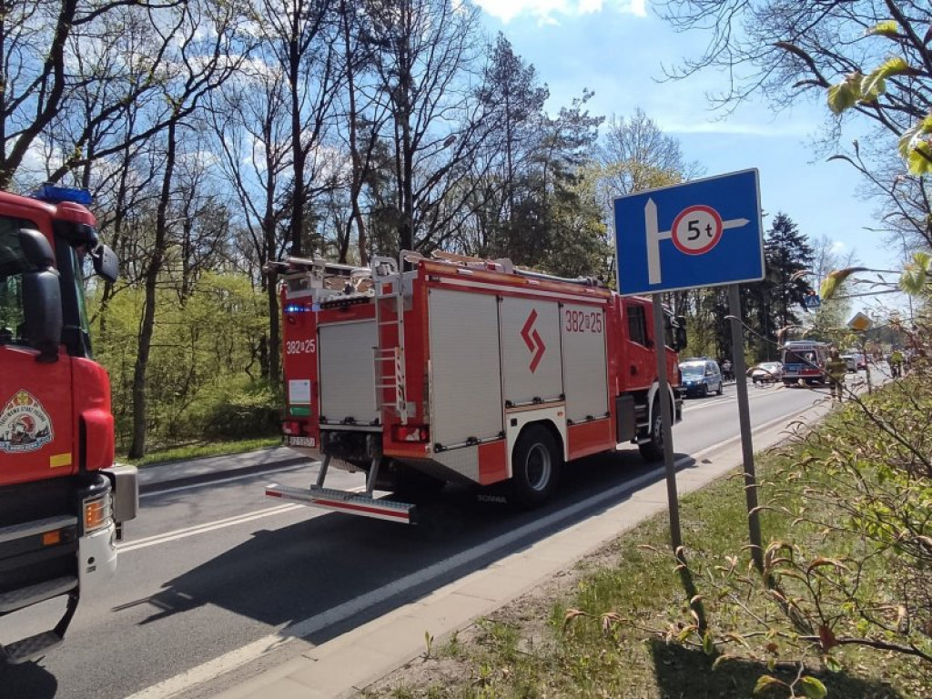 Potrącenie 14-latka w Nowej Dębie. Chłopiec zabrany do szpitala w Rzeszowie [zdjęcia]
