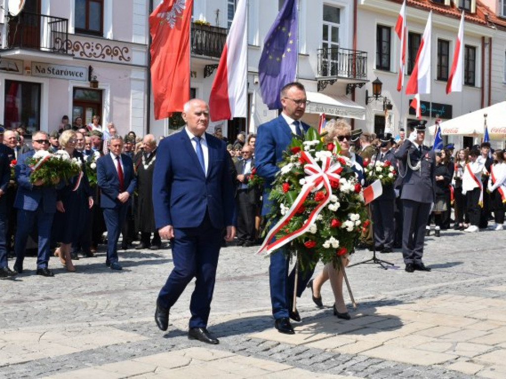 Obchody Narodowego Święta Trzeciego Maja w Sandomierzu. Modlitwa, uroczystość patriotyczna i pokazy kawaleryjskie [zdjęcia]