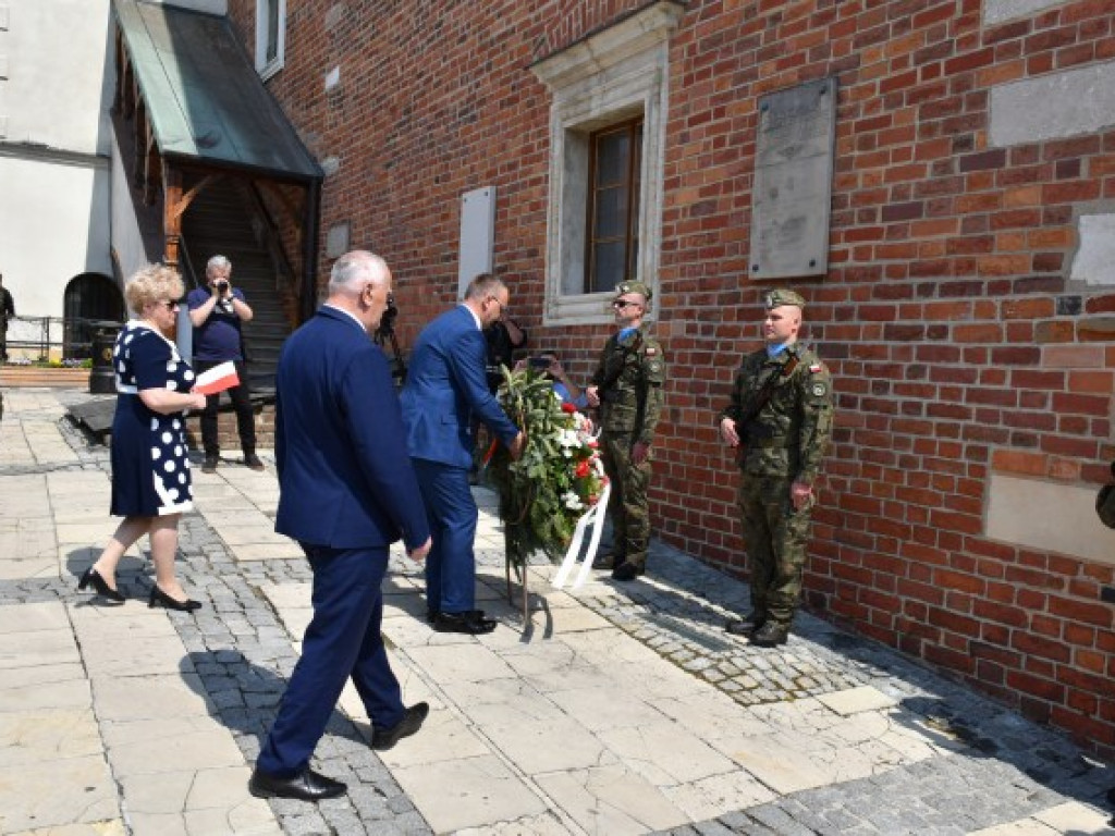 Obchody Narodowego Święta Trzeciego Maja w Sandomierzu. Modlitwa, uroczystość patriotyczna i pokazy kawaleryjskie [zdjęcia]