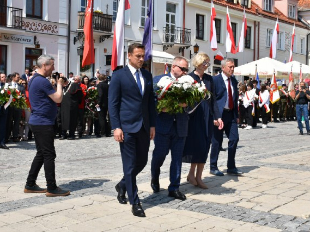 Obchody Narodowego Święta Trzeciego Maja w Sandomierzu. Modlitwa, uroczystość patriotyczna i pokazy kawaleryjskie [zdjęcia]