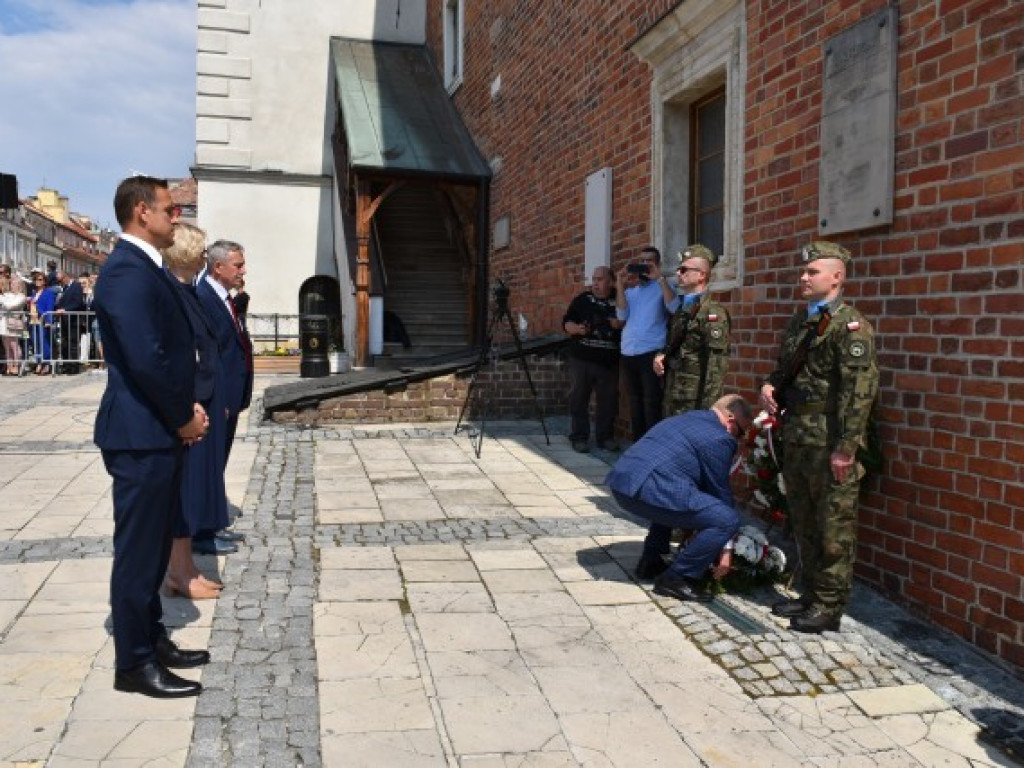 Obchody Narodowego Święta Trzeciego Maja w Sandomierzu. Modlitwa, uroczystość patriotyczna i pokazy kawaleryjskie [zdjęcia]
