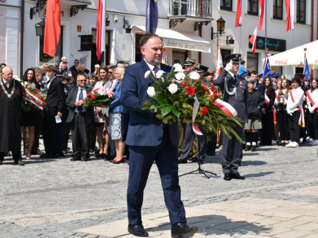 Obchody Narodowego Święta Trzeciego Maja w Sandomierzu. Modlitwa, uroczystość patriotyczna i pokazy kawaleryjskie [zdjęcia]