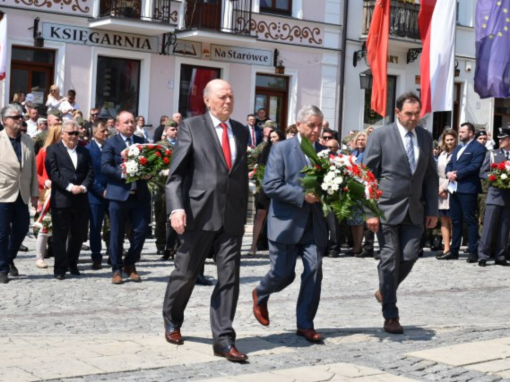 Obchody Narodowego Święta Trzeciego Maja w Sandomierzu. Modlitwa, uroczystość patriotyczna i pokazy kawaleryjskie [zdjęcia]