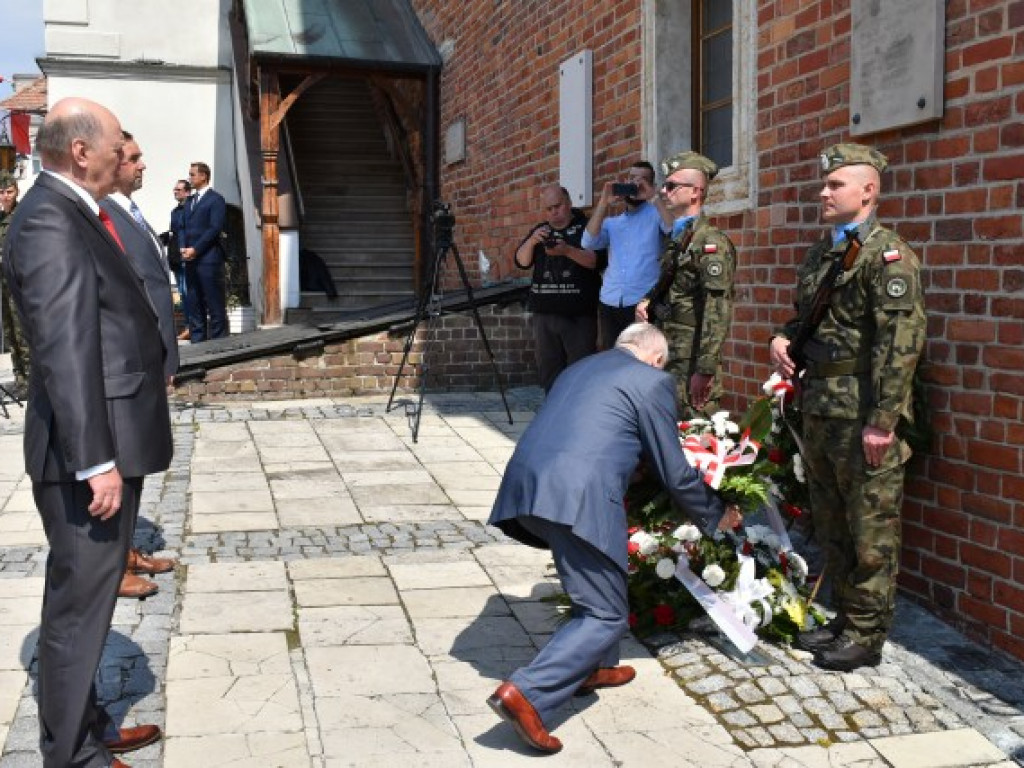 Obchody Narodowego Święta Trzeciego Maja w Sandomierzu. Modlitwa, uroczystość patriotyczna i pokazy kawaleryjskie [zdjęcia]