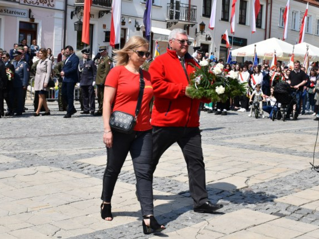 Obchody Narodowego Święta Trzeciego Maja w Sandomierzu. Modlitwa, uroczystość patriotyczna i pokazy kawaleryjskie [zdjęcia]