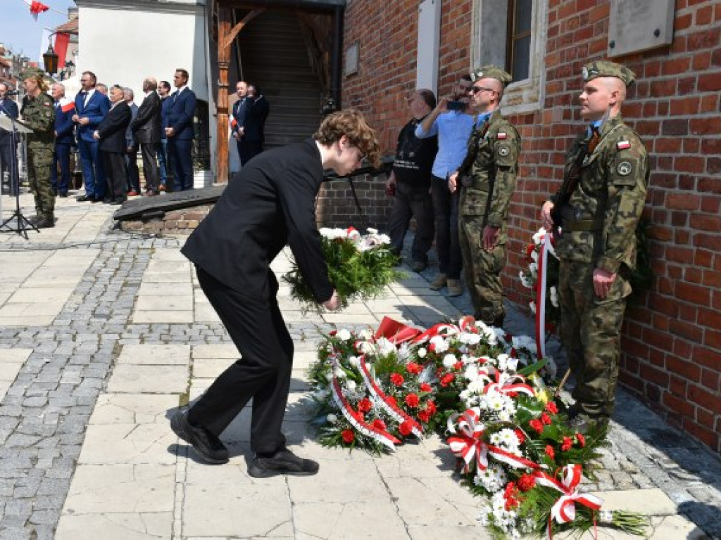 Obchody Narodowego Święta Trzeciego Maja w Sandomierzu. Modlitwa, uroczystość patriotyczna i pokazy kawaleryjskie [zdjęcia]