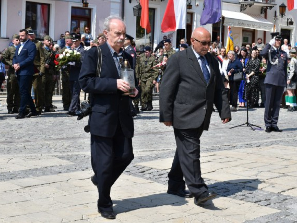 Obchody Narodowego Święta Trzeciego Maja w Sandomierzu. Modlitwa, uroczystość patriotyczna i pokazy kawaleryjskie [zdjęcia]