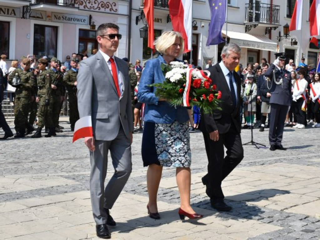 Obchody Narodowego Święta Trzeciego Maja w Sandomierzu. Modlitwa, uroczystość patriotyczna i pokazy kawaleryjskie [zdjęcia]