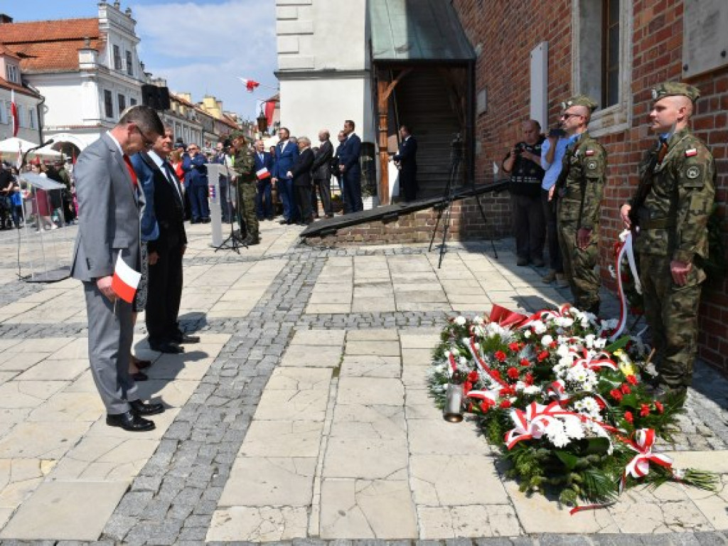 Obchody Narodowego Święta Trzeciego Maja w Sandomierzu. Modlitwa, uroczystość patriotyczna i pokazy kawaleryjskie [zdjęcia]