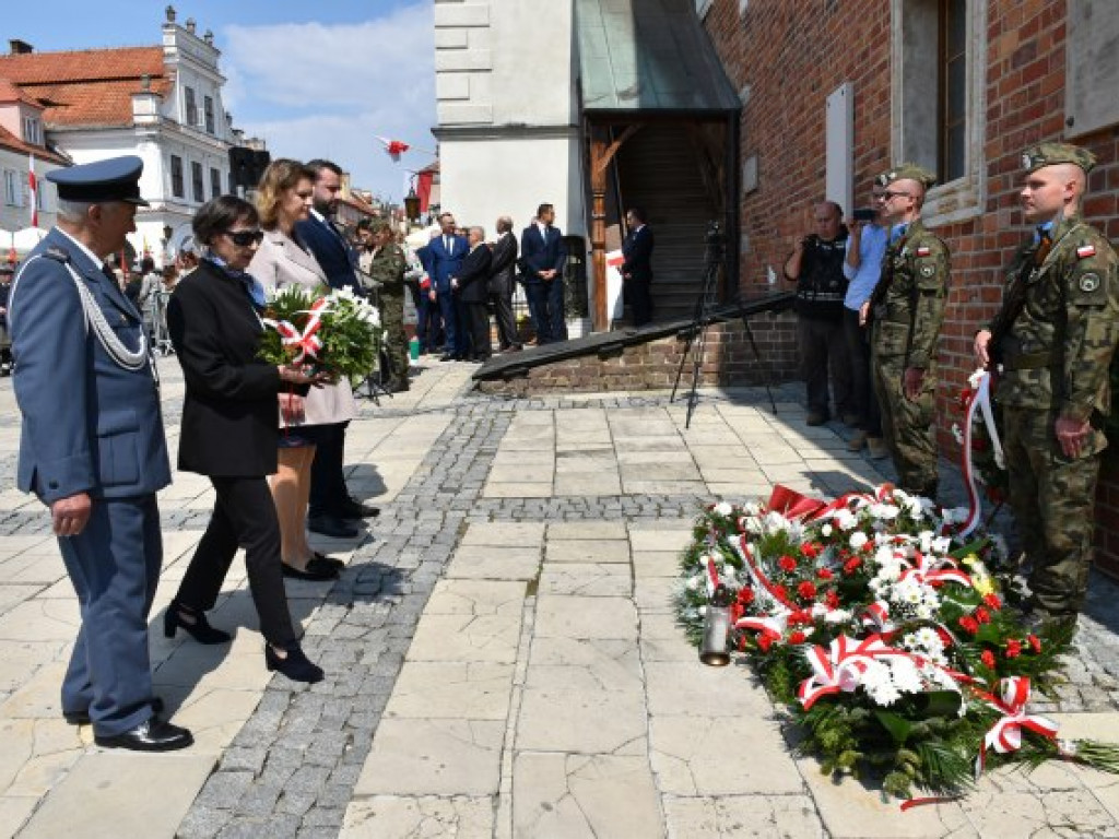Obchody Narodowego Święta Trzeciego Maja w Sandomierzu. Modlitwa, uroczystość patriotyczna i pokazy kawaleryjskie [zdjęcia]