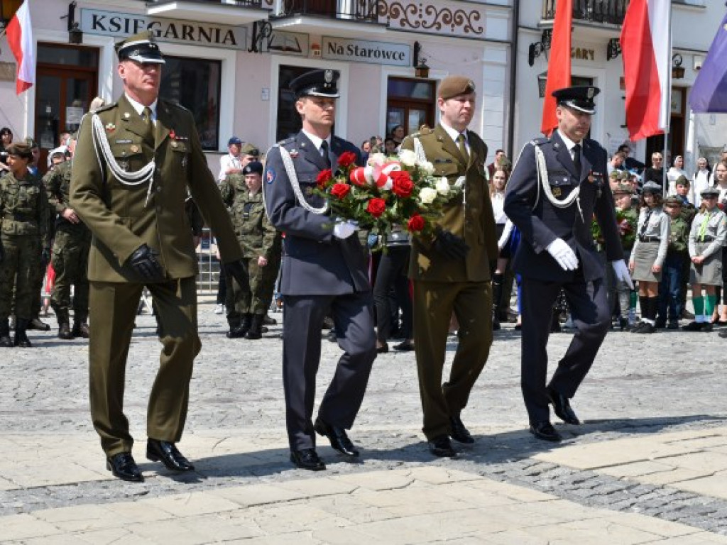 Obchody Narodowego Święta Trzeciego Maja w Sandomierzu. Modlitwa, uroczystość patriotyczna i pokazy kawaleryjskie [zdjęcia]