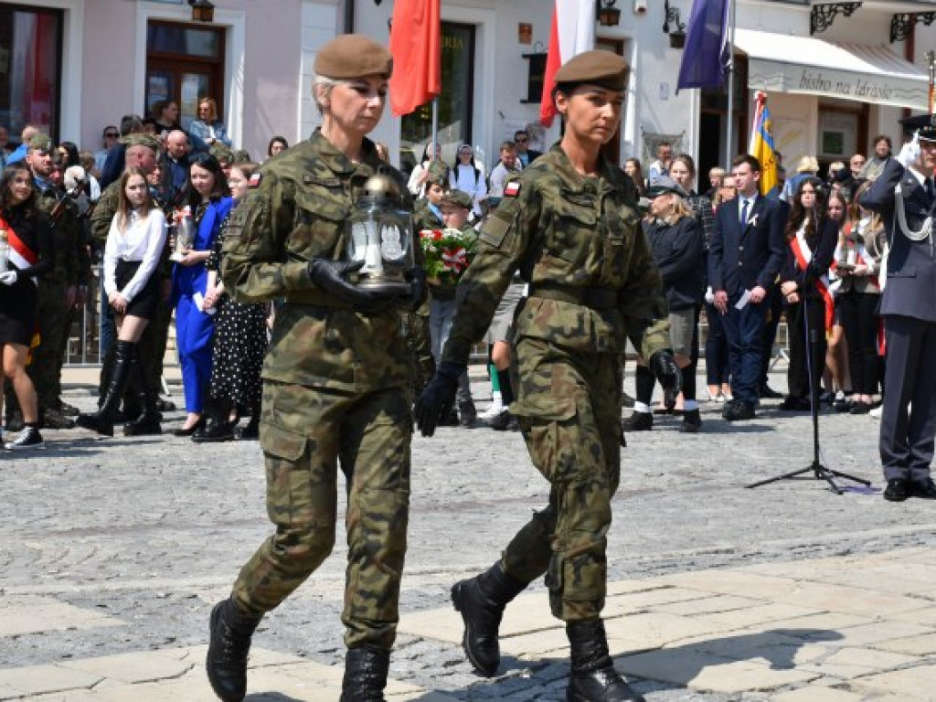 Obchody Narodowego Święta Trzeciego Maja w Sandomierzu. Modlitwa, uroczystość patriotyczna i pokazy kawaleryjskie [zdjęcia]