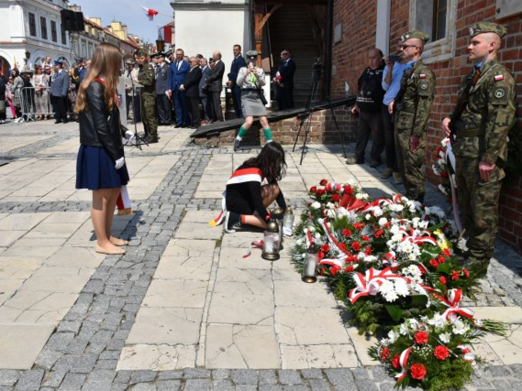 Obchody Narodowego Święta Trzeciego Maja w Sandomierzu. Modlitwa, uroczystość patriotyczna i pokazy kawaleryjskie [zdjęcia]