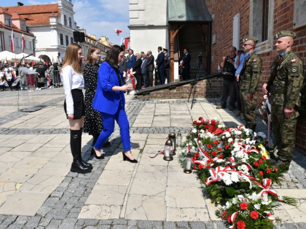 Obchody Narodowego Święta Trzeciego Maja w Sandomierzu. Modlitwa, uroczystość patriotyczna i pokazy kawaleryjskie [zdjęcia]