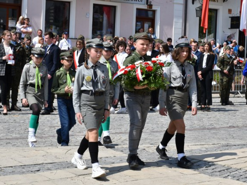 Obchody Narodowego Święta Trzeciego Maja w Sandomierzu. Modlitwa, uroczystość patriotyczna i pokazy kawaleryjskie [zdjęcia]