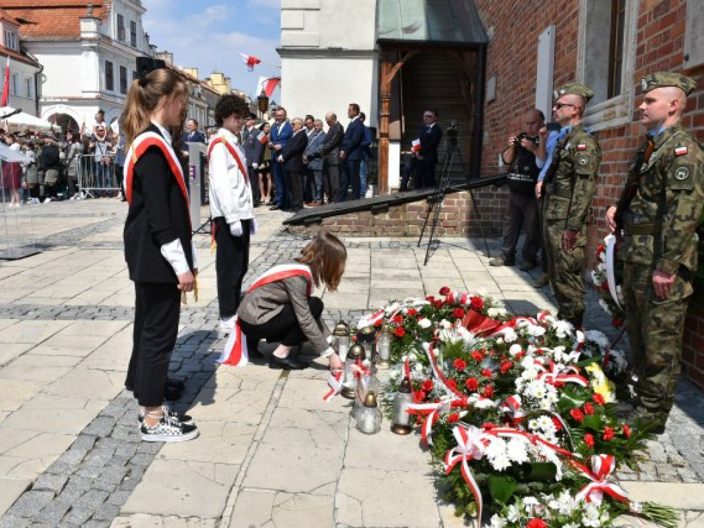 Obchody Narodowego Święta Trzeciego Maja w Sandomierzu. Modlitwa, uroczystość patriotyczna i pokazy kawaleryjskie [zdjęcia]