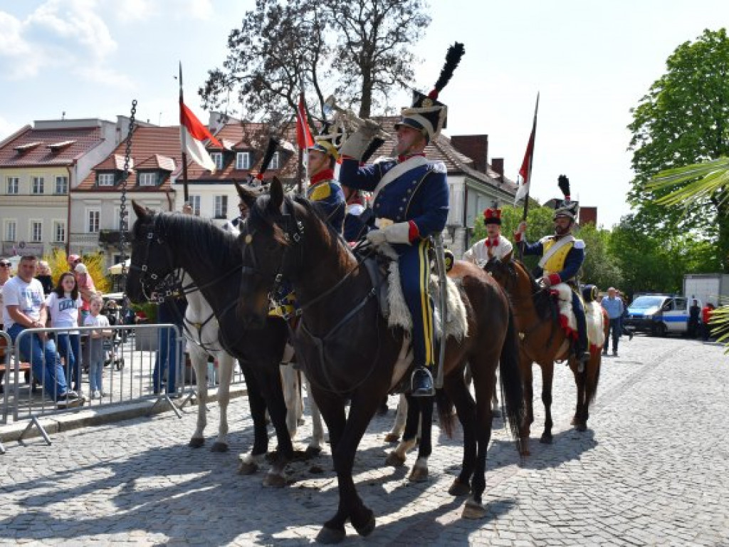 Obchody Narodowego Święta Trzeciego Maja w Sandomierzu. Modlitwa, uroczystość patriotyczna i pokazy kawaleryjskie [zdjęcia]