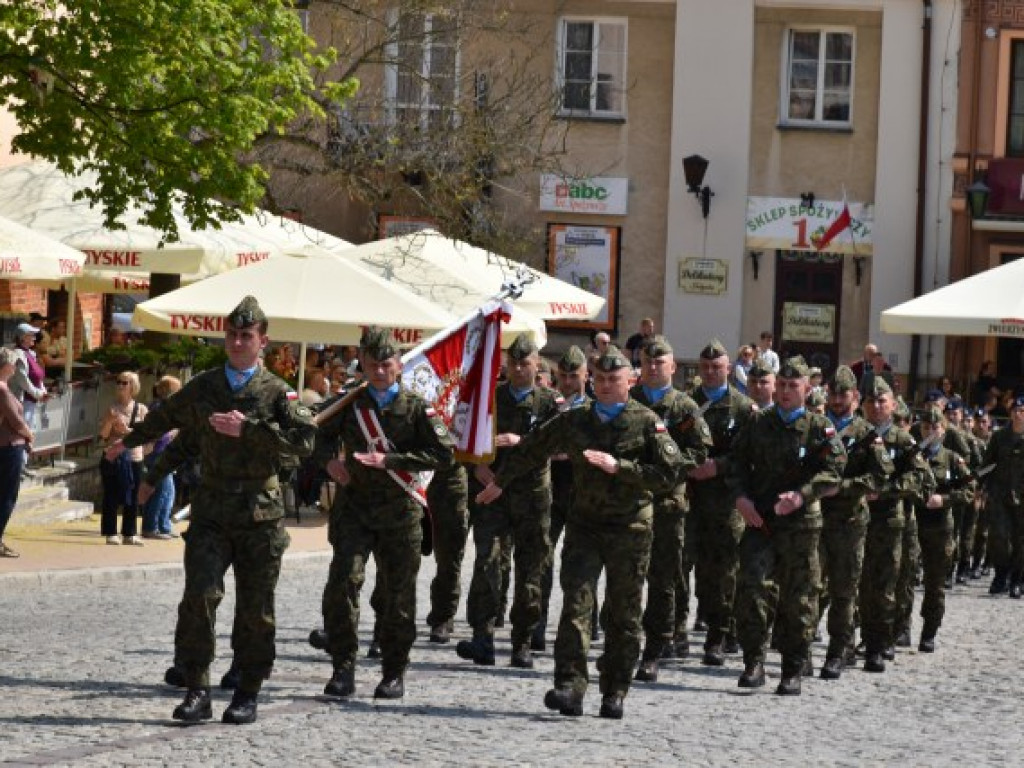 Obchody Narodowego Święta Trzeciego Maja w Sandomierzu. Modlitwa, uroczystość patriotyczna i pokazy kawaleryjskie [zdjęcia]