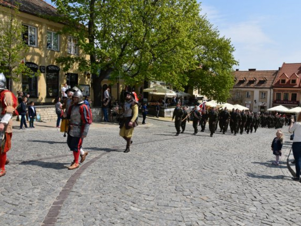 Obchody Narodowego Święta Trzeciego Maja w Sandomierzu. Modlitwa, uroczystość patriotyczna i pokazy kawaleryjskie [zdjęcia]