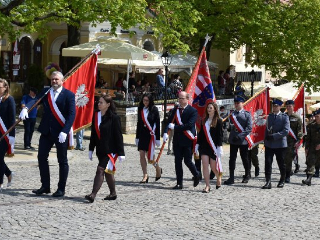 Obchody Narodowego Święta Trzeciego Maja w Sandomierzu. Modlitwa, uroczystość patriotyczna i pokazy kawaleryjskie [zdjęcia]