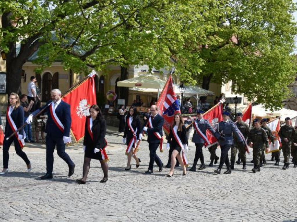 Obchody Narodowego Święta Trzeciego Maja w Sandomierzu. Modlitwa, uroczystość patriotyczna i pokazy kawaleryjskie [zdjęcia]
