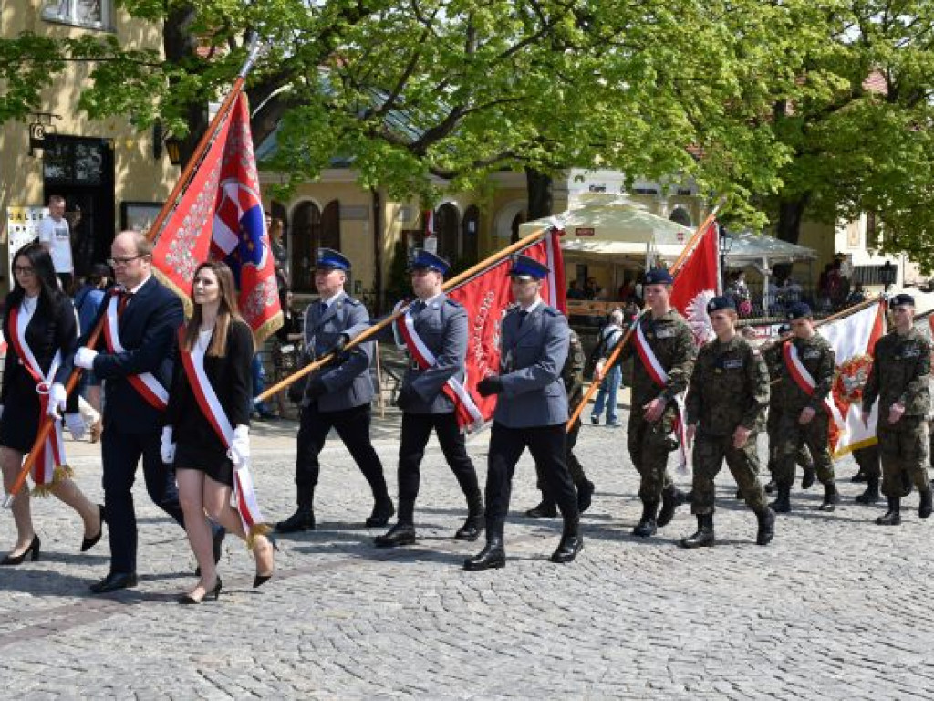 Obchody Narodowego Święta Trzeciego Maja w Sandomierzu. Modlitwa, uroczystość patriotyczna i pokazy kawaleryjskie [zdjęcia]