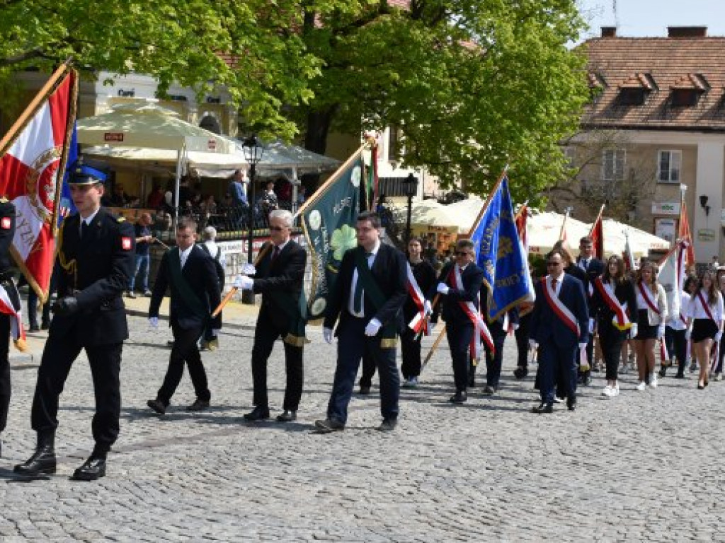 Obchody Narodowego Święta Trzeciego Maja w Sandomierzu. Modlitwa, uroczystość patriotyczna i pokazy kawaleryjskie [zdjęcia]