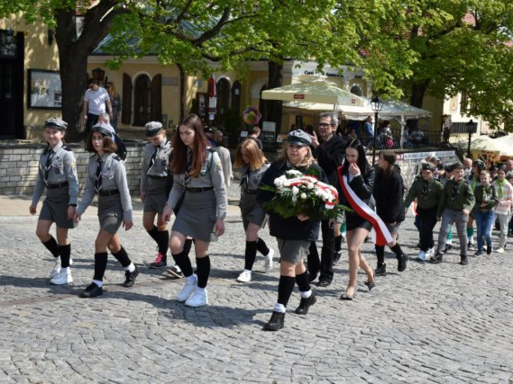 Obchody Narodowego Święta Trzeciego Maja w Sandomierzu. Modlitwa, uroczystość patriotyczna i pokazy kawaleryjskie [zdjęcia]