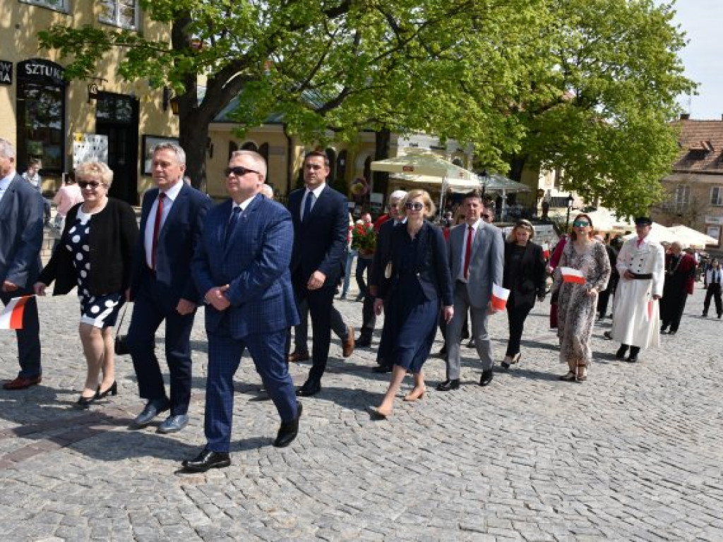 Obchody Narodowego Święta Trzeciego Maja w Sandomierzu. Modlitwa, uroczystość patriotyczna i pokazy kawaleryjskie [zdjęcia]