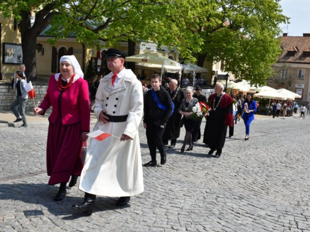 Obchody Narodowego Święta Trzeciego Maja w Sandomierzu. Modlitwa, uroczystość patriotyczna i pokazy kawaleryjskie [zdjęcia]