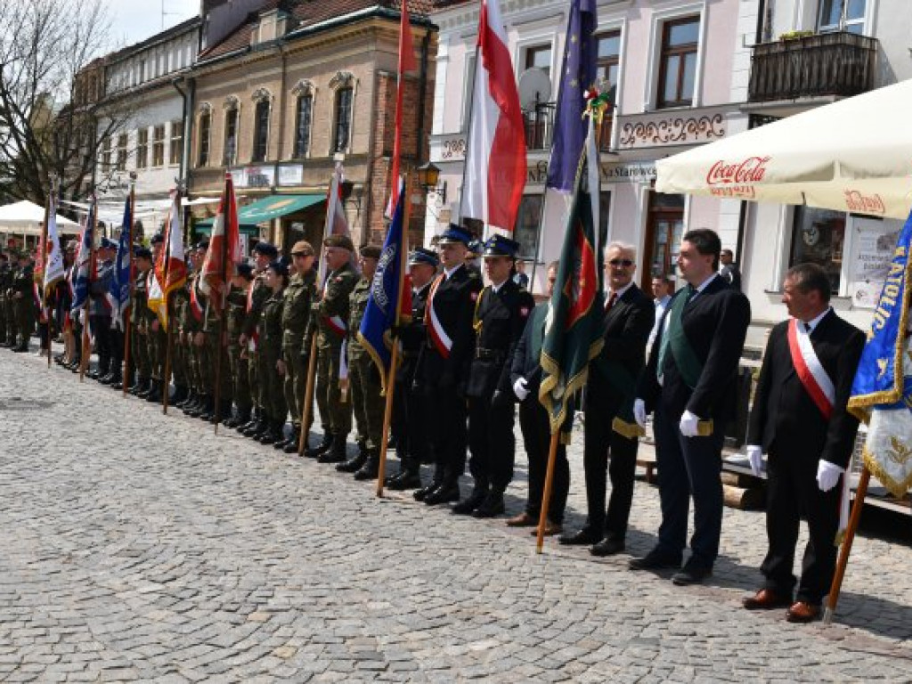 Obchody Narodowego Święta Trzeciego Maja w Sandomierzu. Modlitwa, uroczystość patriotyczna i pokazy kawaleryjskie [zdjęcia]