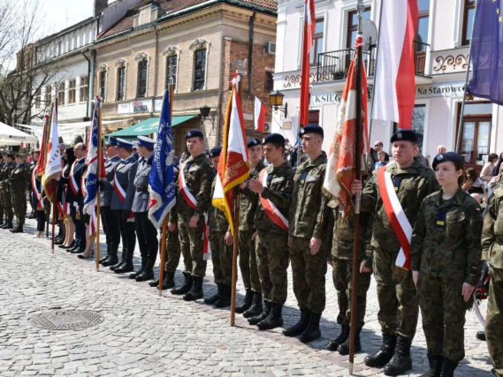 Obchody Narodowego Święta Trzeciego Maja w Sandomierzu. Modlitwa, uroczystość patriotyczna i pokazy kawaleryjskie [zdjęcia]