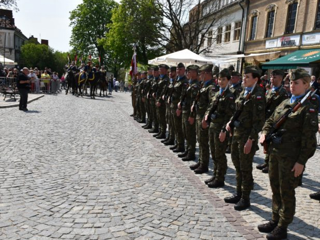 Obchody Narodowego Święta Trzeciego Maja w Sandomierzu. Modlitwa, uroczystość patriotyczna i pokazy kawaleryjskie [zdjęcia]