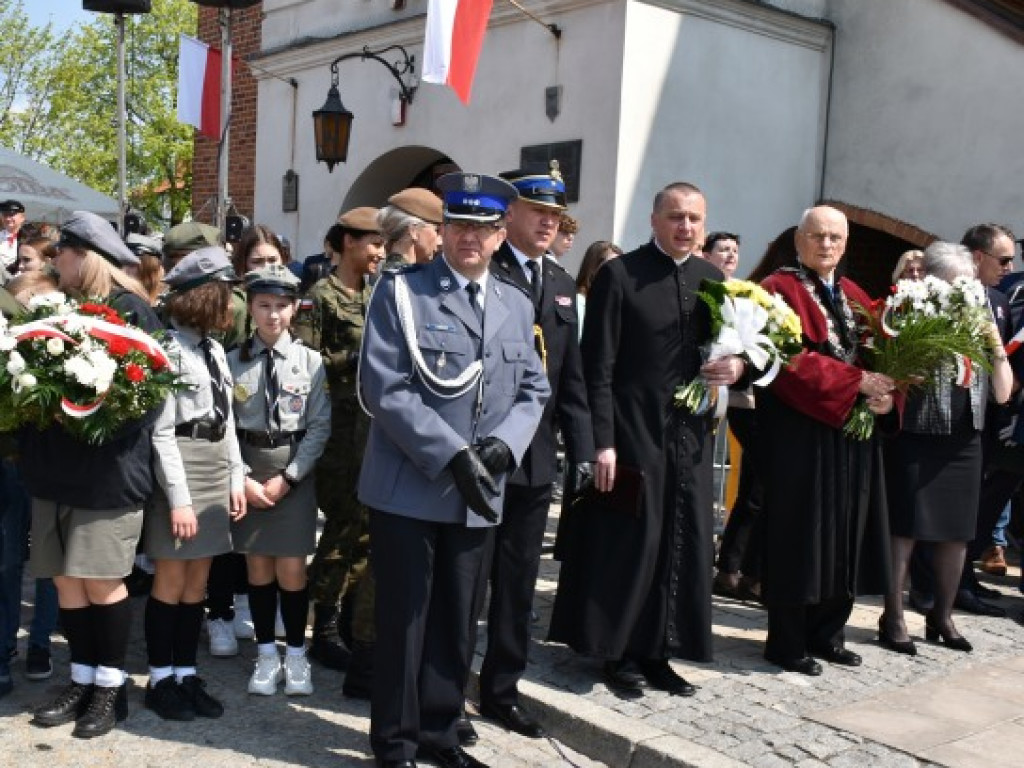 Obchody Narodowego Święta Trzeciego Maja w Sandomierzu. Modlitwa, uroczystość patriotyczna i pokazy kawaleryjskie [zdjęcia]