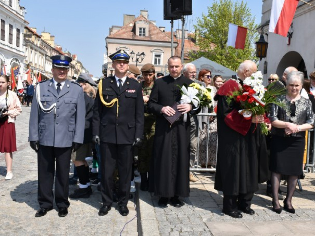 Obchody Narodowego Święta Trzeciego Maja w Sandomierzu. Modlitwa, uroczystość patriotyczna i pokazy kawaleryjskie [zdjęcia]
