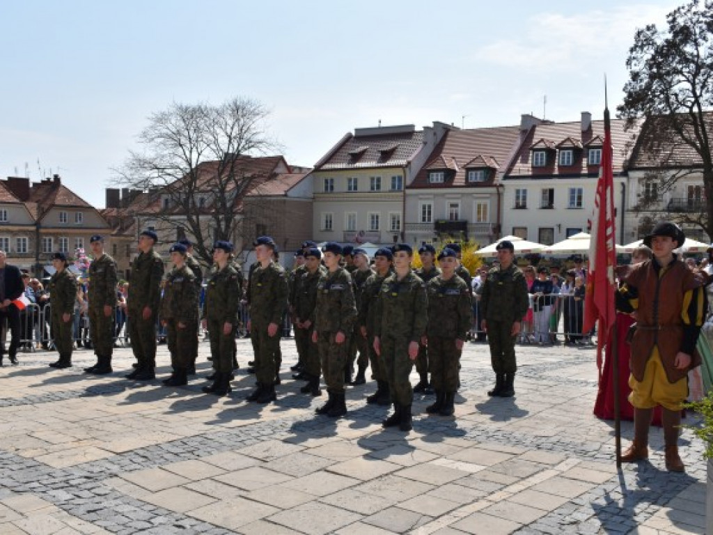 Obchody Narodowego Święta Trzeciego Maja w Sandomierzu. Modlitwa, uroczystość patriotyczna i pokazy kawaleryjskie [zdjęcia]