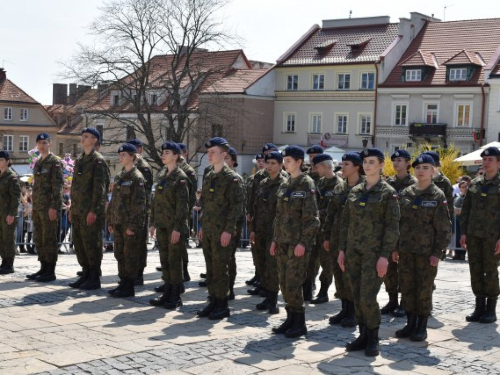 Obchody Narodowego Święta Trzeciego Maja w Sandomierzu. Modlitwa, uroczystość patriotyczna i pokazy kawaleryjskie [zdjęcia]