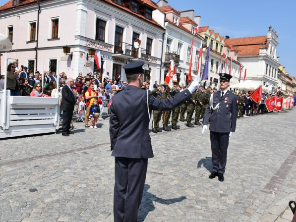 Obchody Narodowego Święta Trzeciego Maja w Sandomierzu. Modlitwa, uroczystość patriotyczna i pokazy kawaleryjskie [zdjęcia]