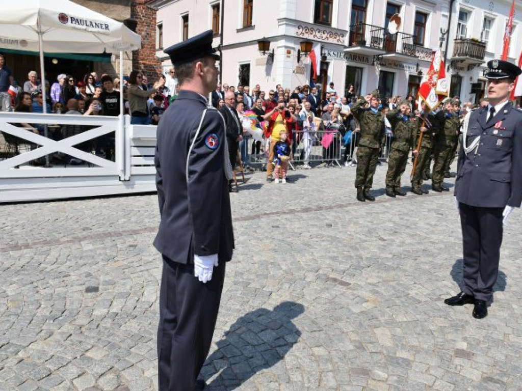 Obchody Narodowego Święta Trzeciego Maja w Sandomierzu. Modlitwa, uroczystość patriotyczna i pokazy kawaleryjskie [zdjęcia]