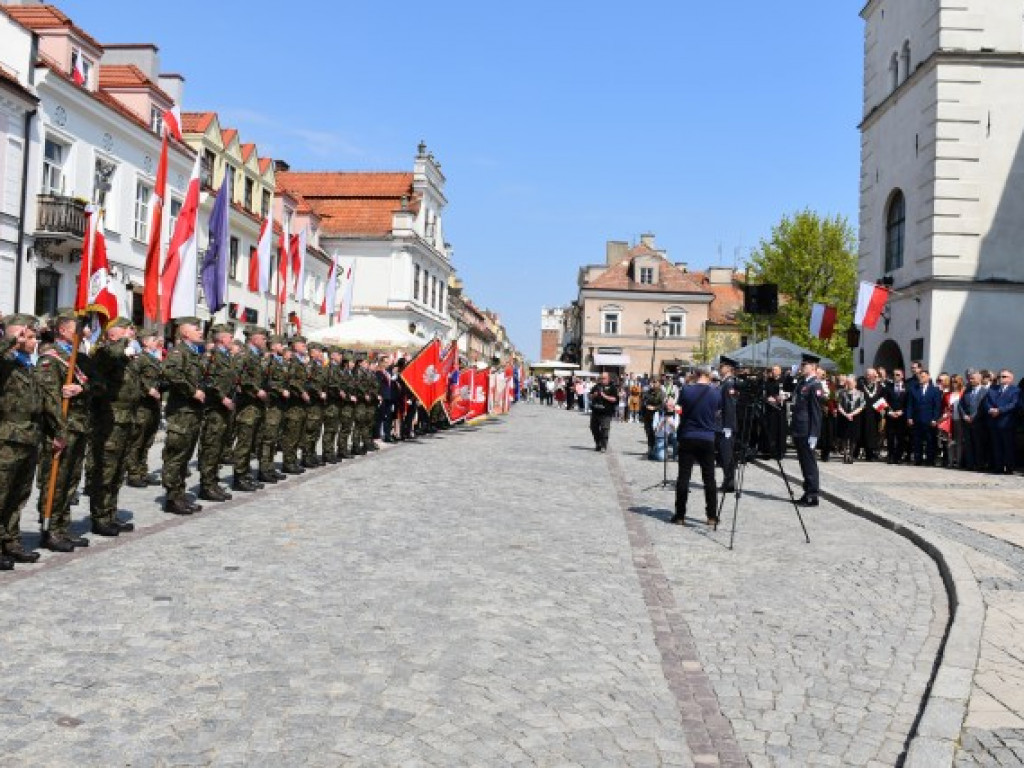 Obchody Narodowego Święta Trzeciego Maja w Sandomierzu. Modlitwa, uroczystość patriotyczna i pokazy kawaleryjskie [zdjęcia]