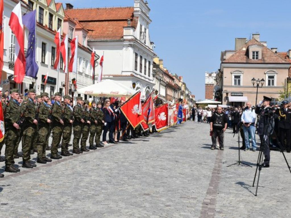 Obchody Narodowego Święta Trzeciego Maja w Sandomierzu. Modlitwa, uroczystość patriotyczna i pokazy kawaleryjskie [zdjęcia]